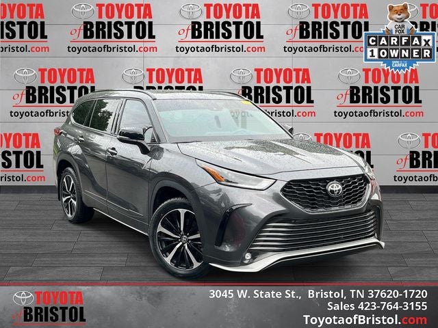 2022 Toyota Highlander XSE in Magnetic Gray Metallic — front three-quarter view